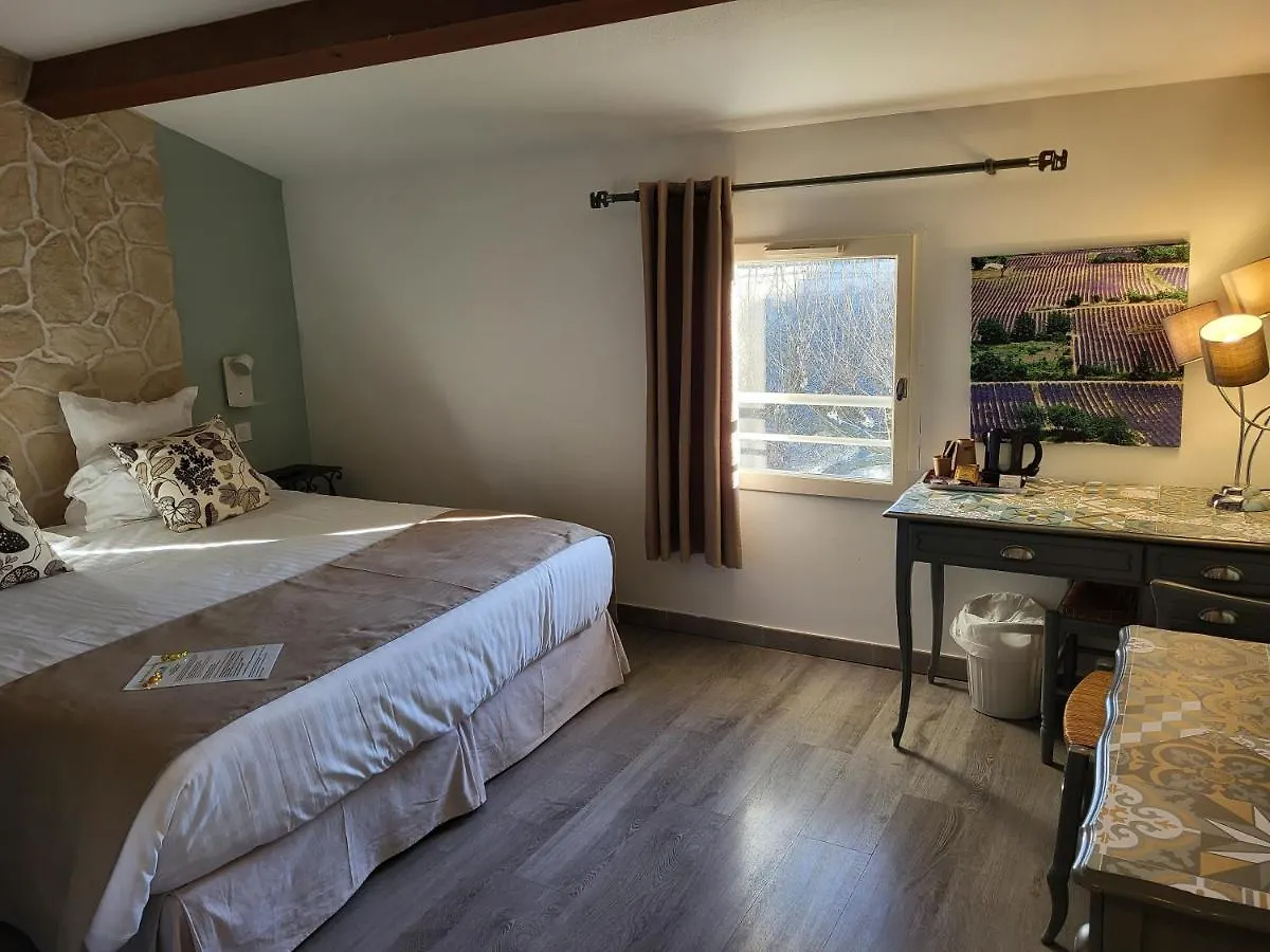 Logis Hotel La Ferme Aviñón