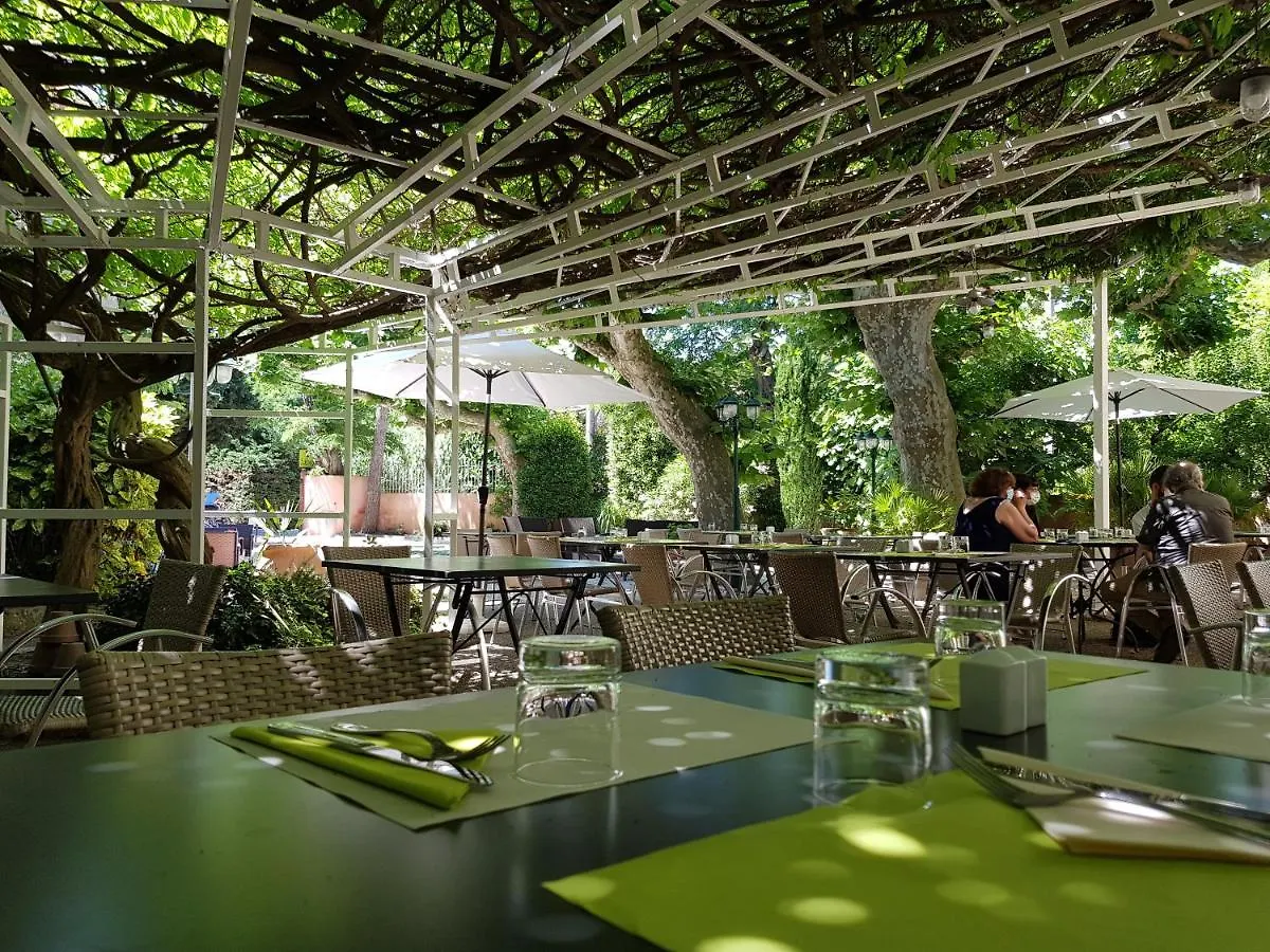 Logis Hotel La Ferme Aviñón
