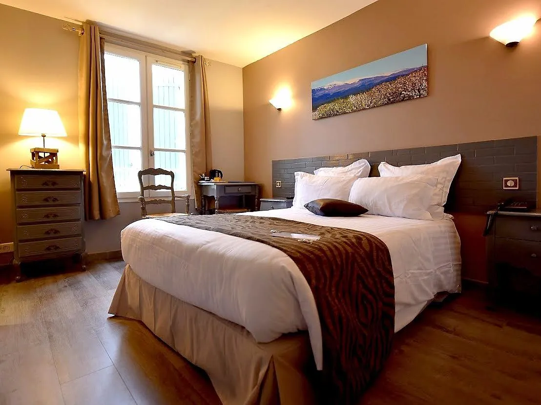 ***  Logis Hotel La Ferme Aviñón Francia