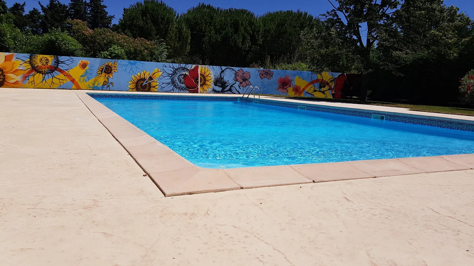 Logis Hotel La Ferme Aviñón