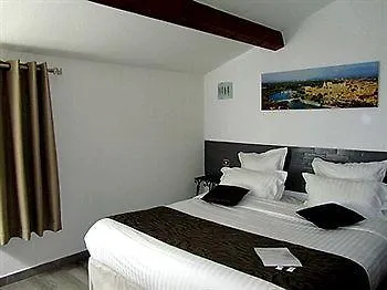Logis Hotel La Ferme Aviñón